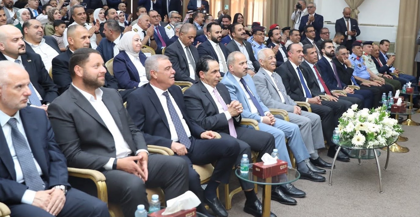جانب من تغطية التلفزيون الأردني لاحتفال كلية الملكة نور الجامعية للطيران وأكاديمية الطيران الملكية الأردنية بالذكرى الثمانين لاستقلال المملكة الأردنية الهاشمية، 